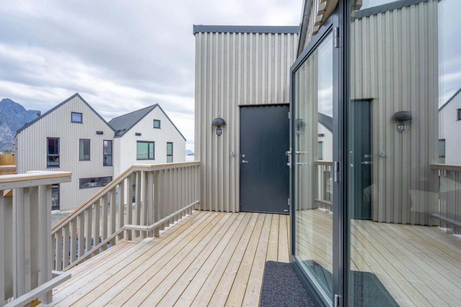 Modern Apartment By The Sea In Henningsvaer Exterior photo