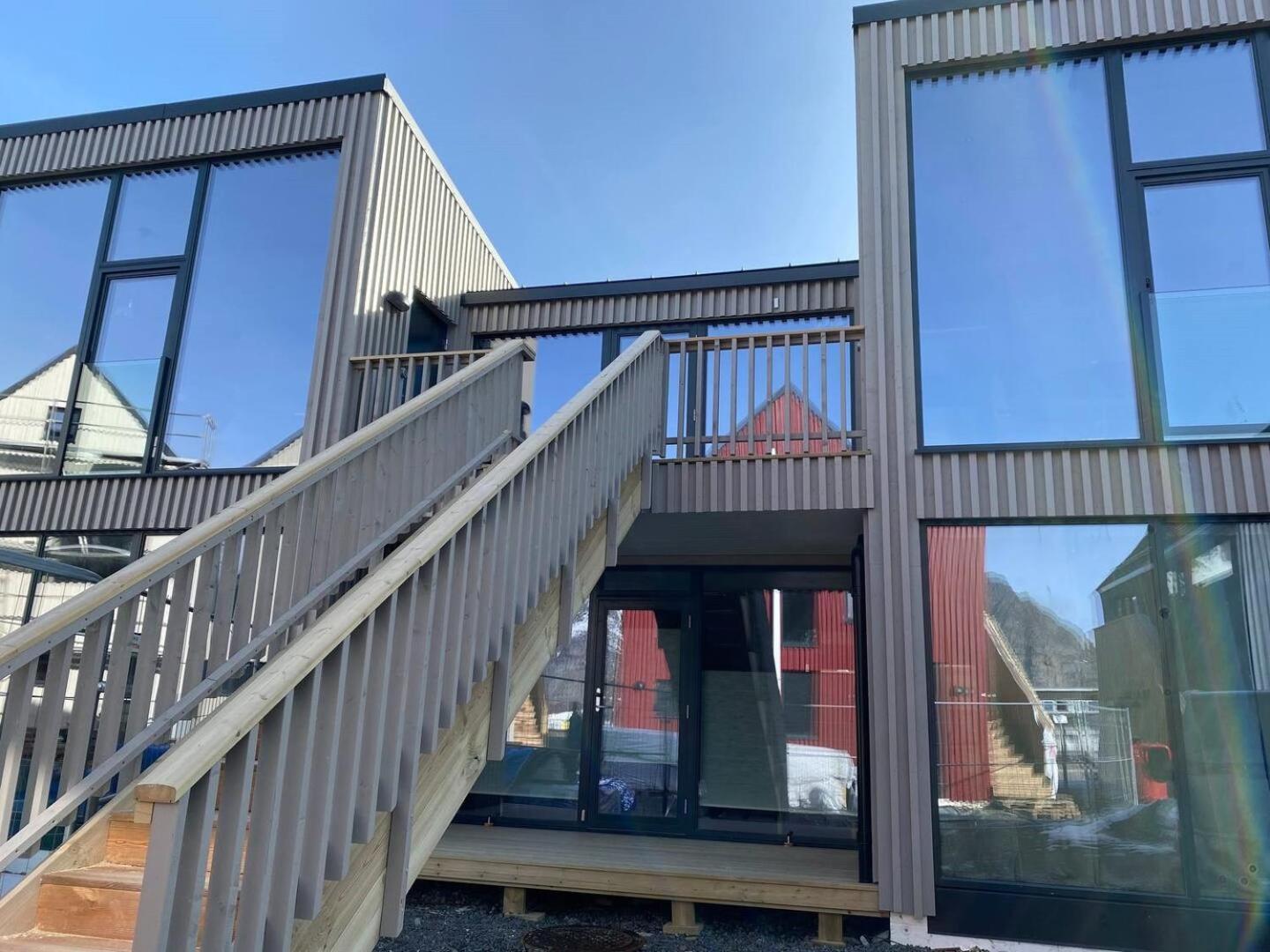 Modern Apartment By The Sea In Henningsvaer Exterior photo
