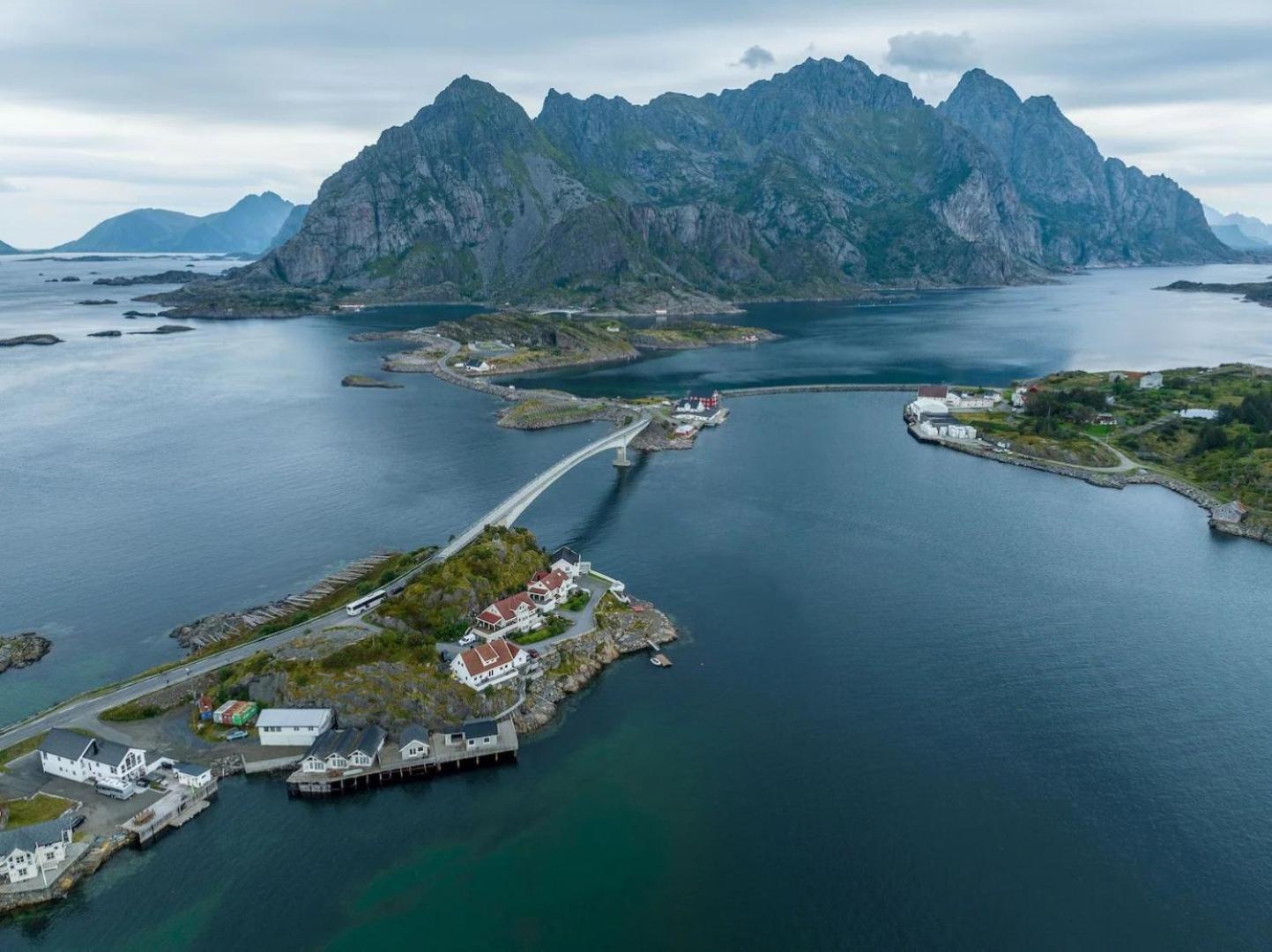 Modern Apartment By The Sea In Henningsvaer Exterior photo