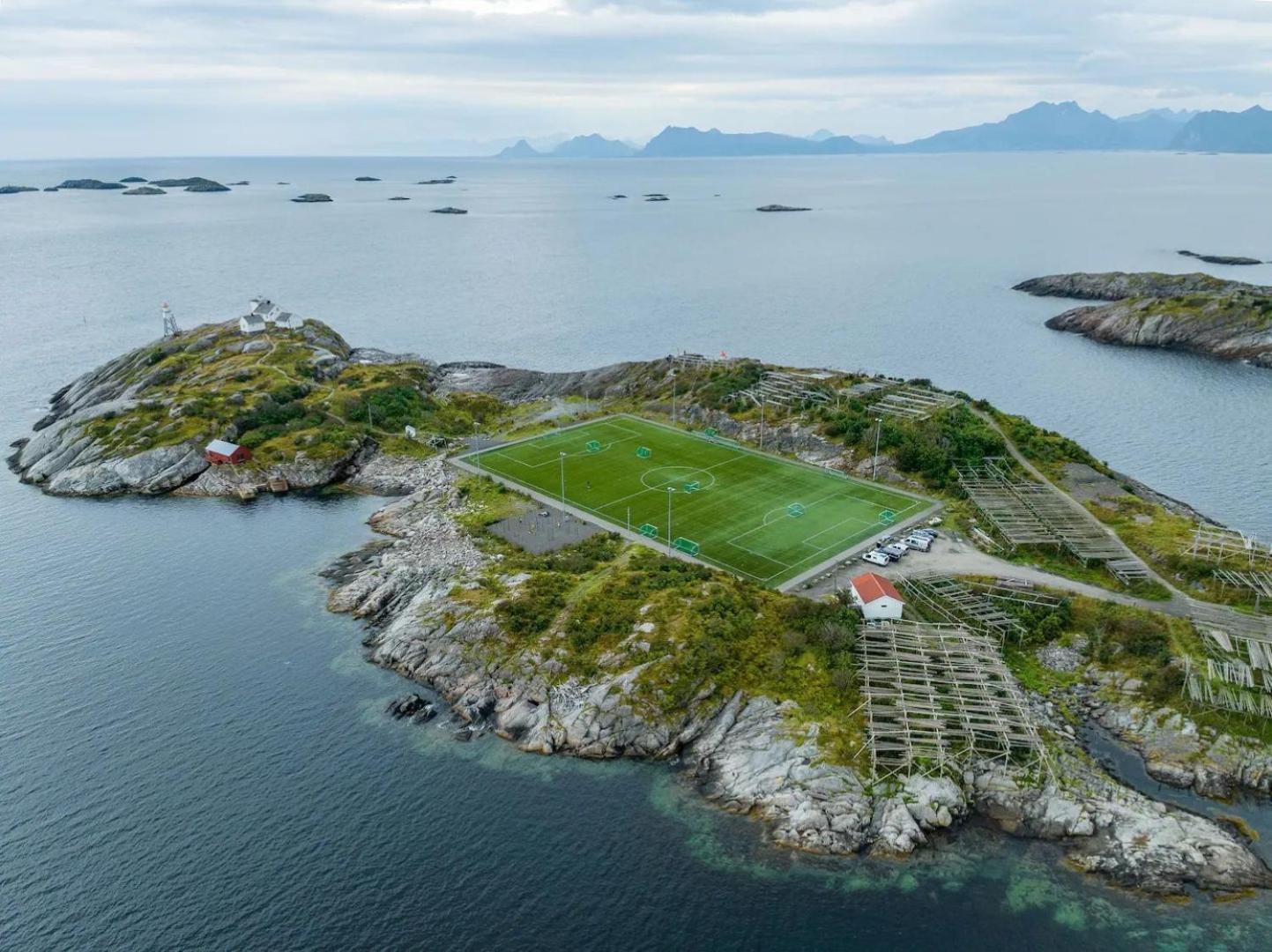 Modern Apartment By The Sea In Henningsvaer Exterior photo