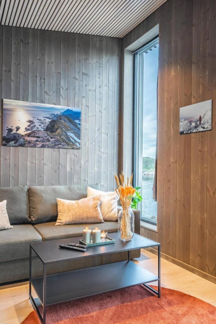 Modern Apartment By The Sea In Henningsvaer Exterior photo